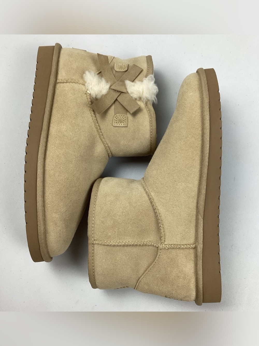 Koolaburra By UGG Victoria Mini Boots Sand Beige Suede With Bow Womens Sz 9 EUC